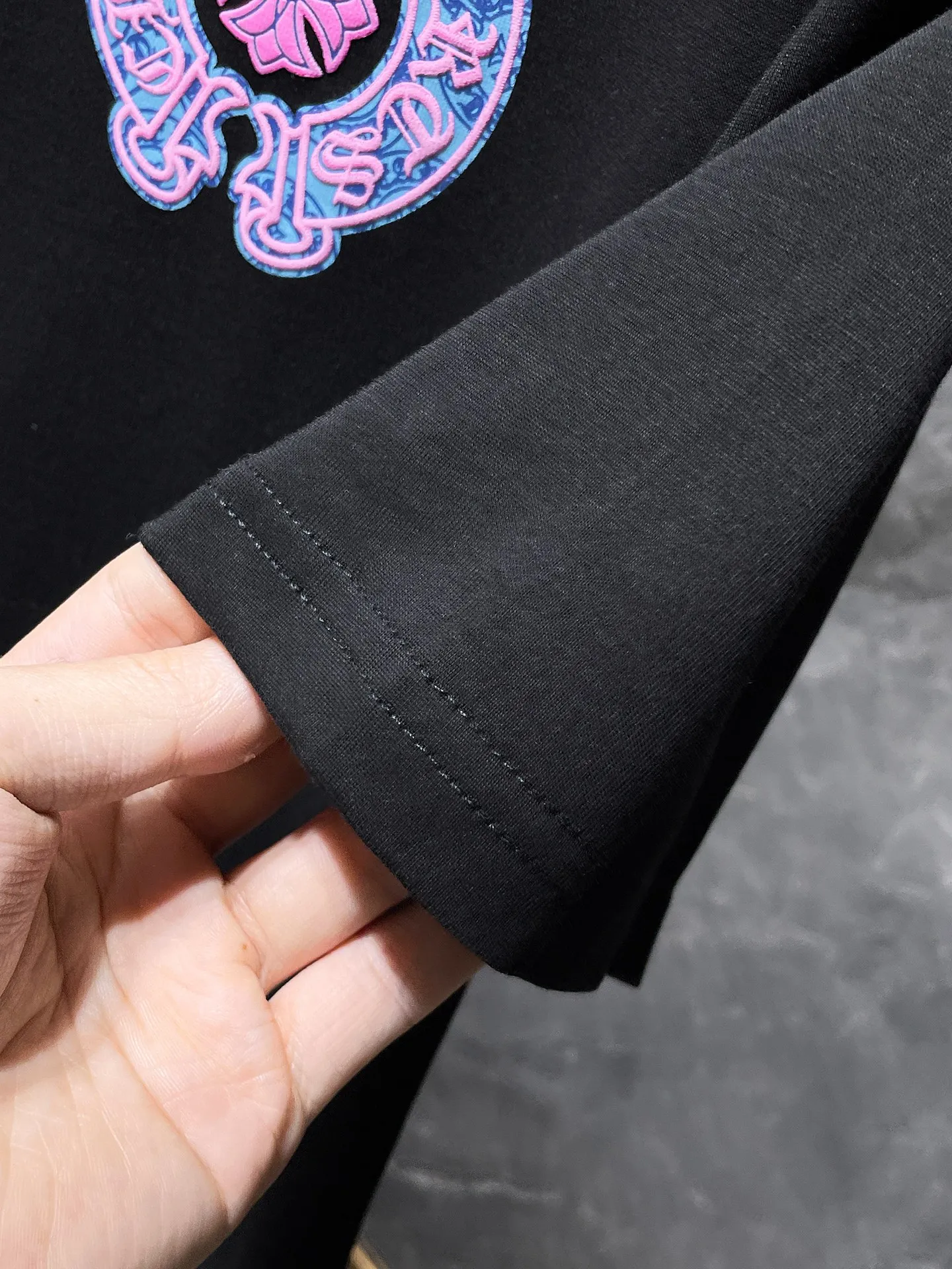 P146 New Chrome Hearts 25ss high version released in summer! ! High-weight, environmentally friendly and high-quality top-quality fabrics 260g~270g Crow Sanskrit horseshoe foam short-sleeves. Counter synchronization. 1:1 replica version. Recommended colors: white, black
